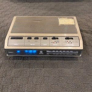 Vintage General Electric radio/ alarm